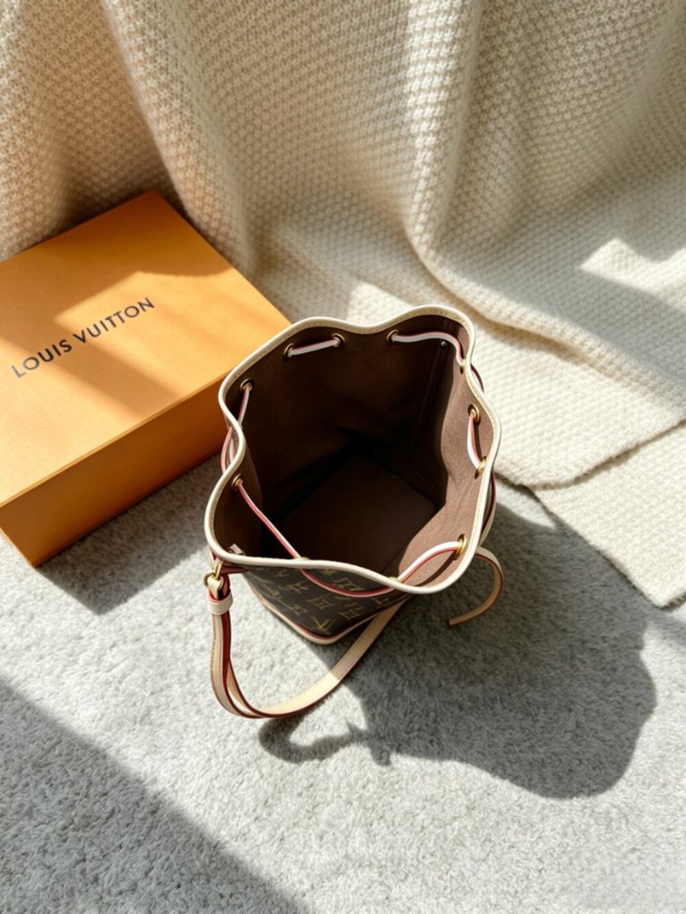 LOUIS VUITTON NéoNoé Monogram Canvas Bucket Bag - Picture 6 of 6